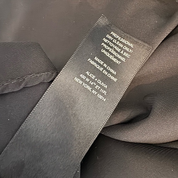 Elegant Black and White Sleeveless Dress - Picture 6 of 6